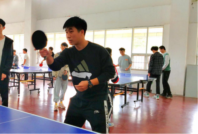 湖南工程学院乒乓球教学工作以及负责乒乓球校队训练(审核:黄琴段爱明
